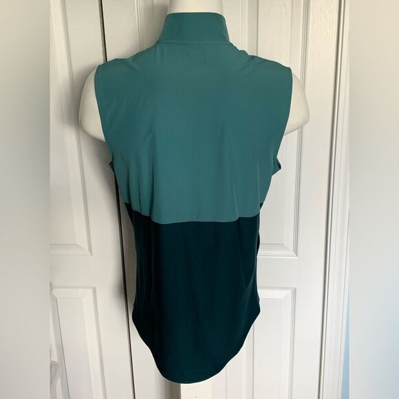 Under Armour Teal and Dark Green Sleeveless Golf Vest - Picture 2 of 7